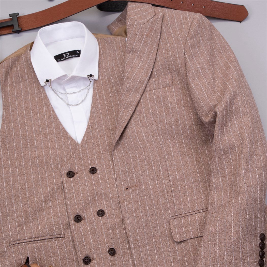 Çizgili Vizon Takım Elbise Kombini