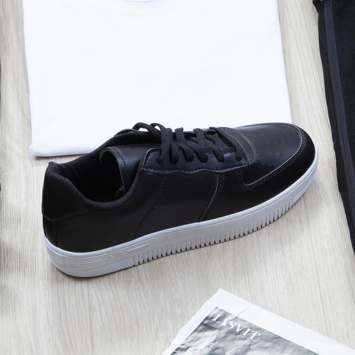 Deri Detaylı Siyah Nubuk Ceket Tişört Pantolon Ayakkabı Kombin