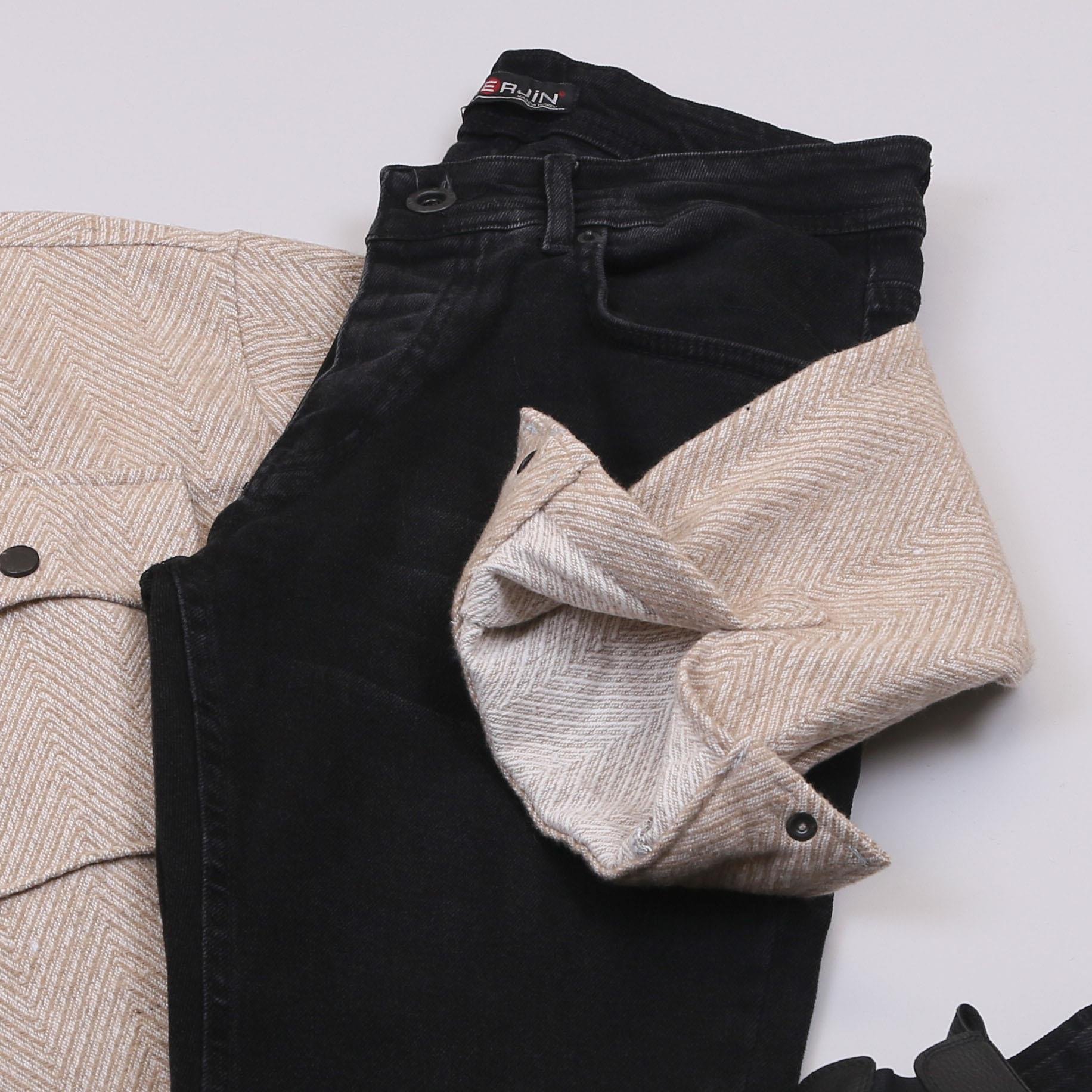 Desenli Bej Gömlek Boğazlı Body Pantolon Bot Kombin