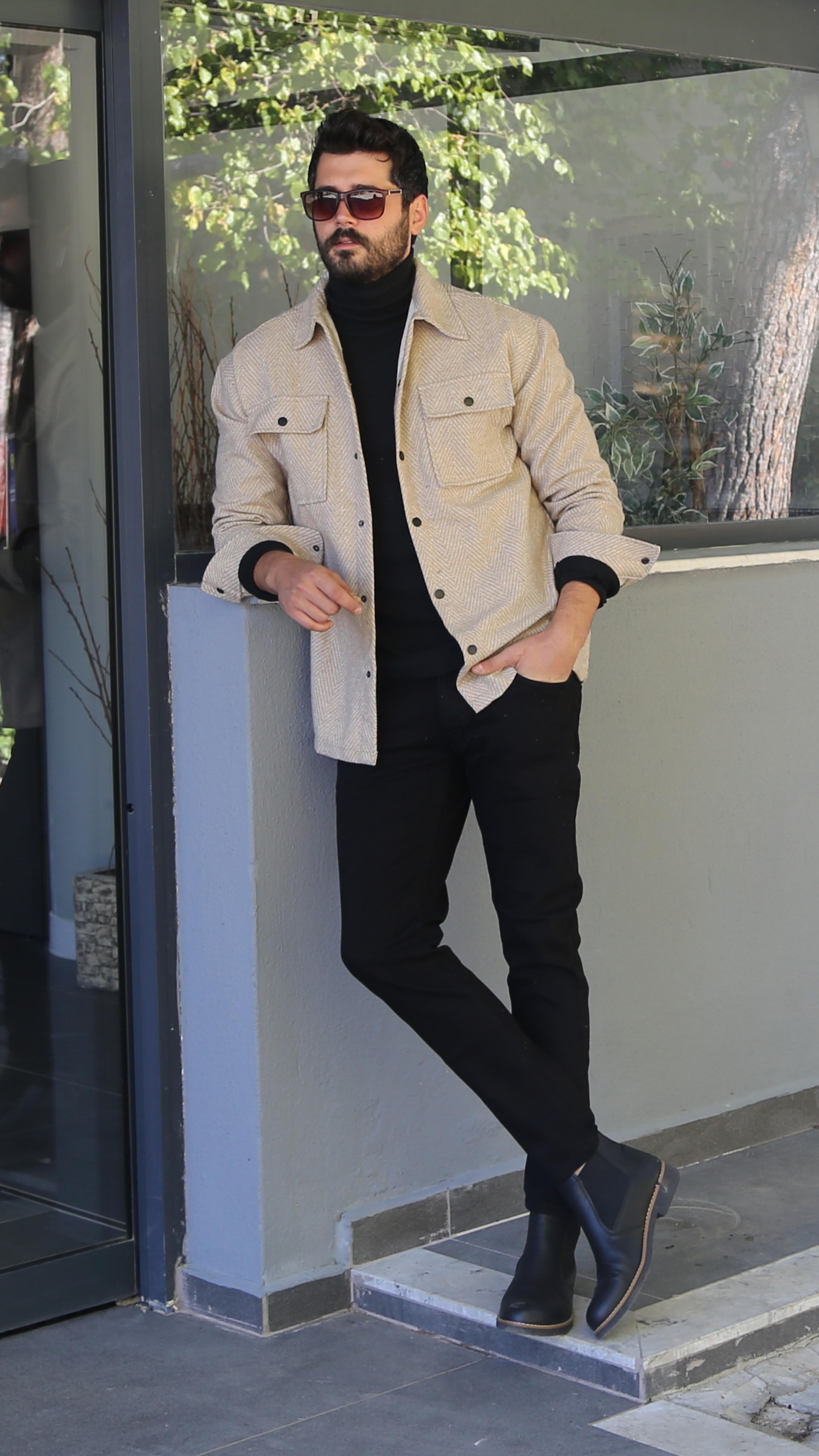 Desenli Bej Gömlek Boğazlı Body Pantolon Bot Kombin