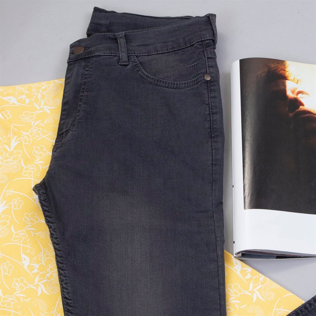 Desenli Sarı Polo Yaka Tişört Pantolon Ayakkabı Kombin