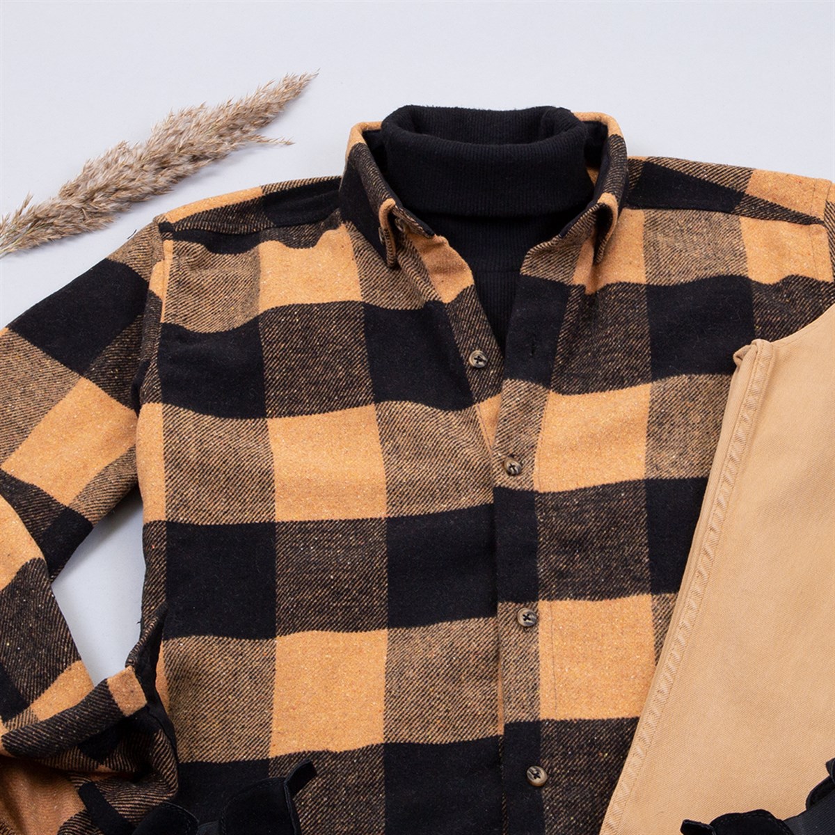 Ekose Oduncu Gömlek Boğazlı Kazak Pantolon Bot Kombin