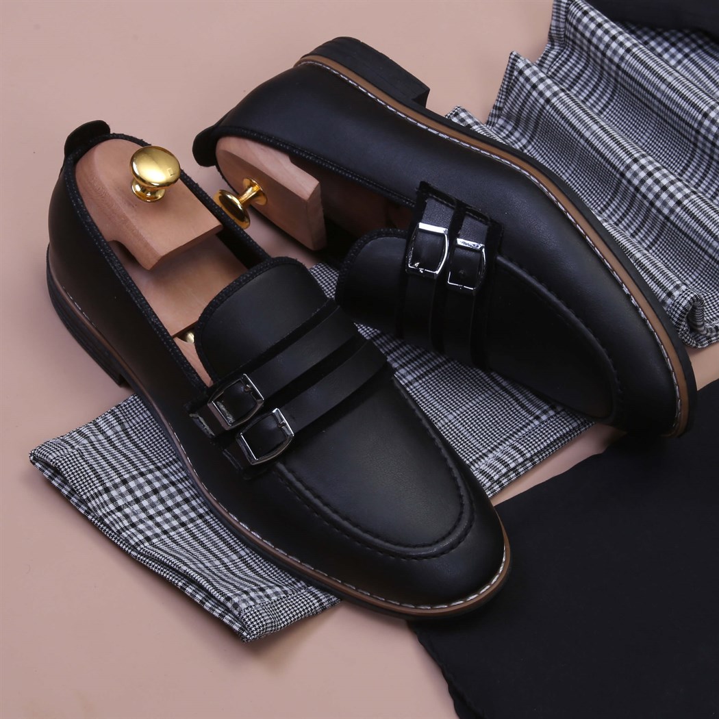 Ekose Pantolon Siyah Gömlek Ayakkabı Kombini