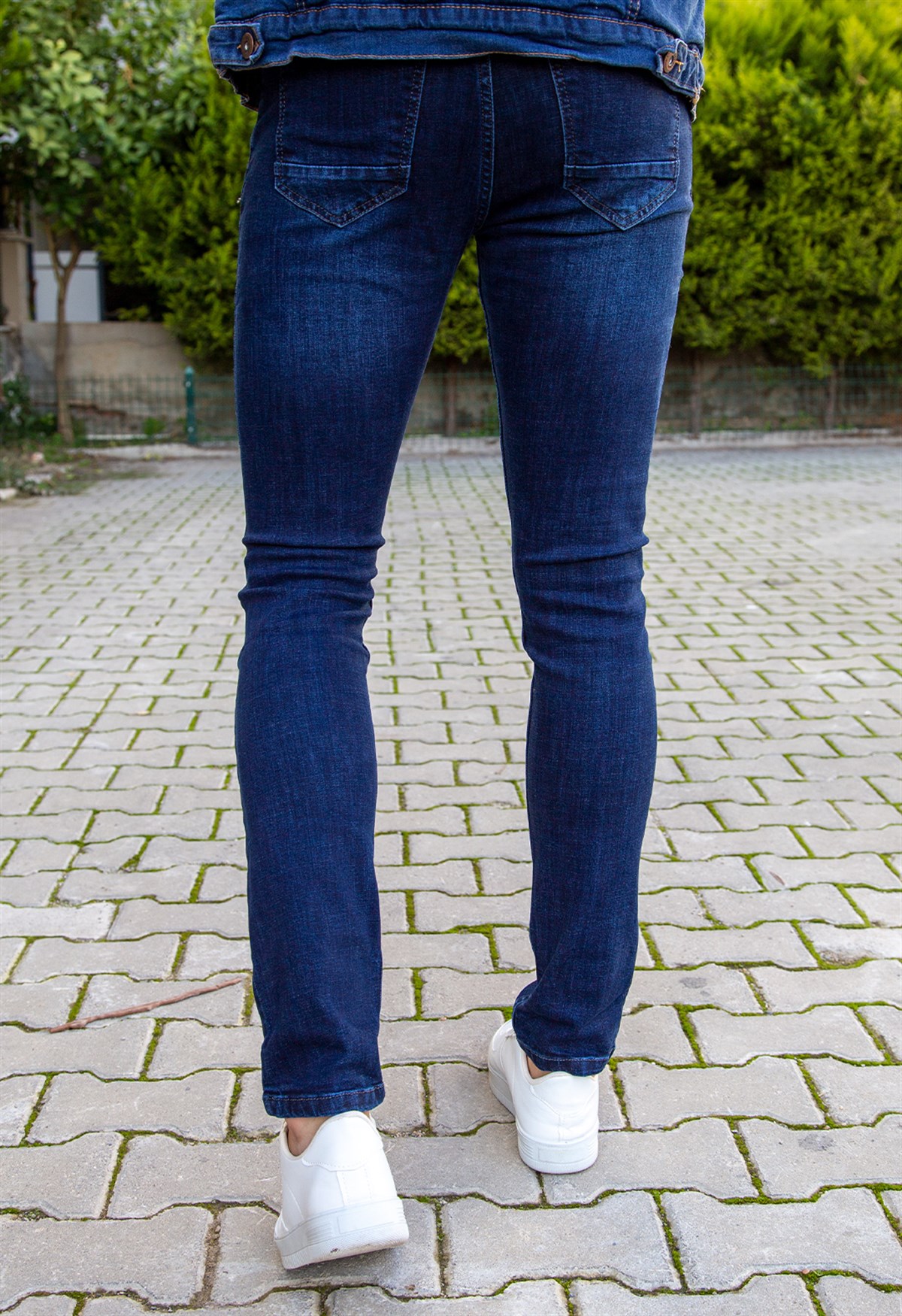 ERKEK LİKRALI DİZİ YIRTIKLI LACİ JEAN DİZİ YIRTIKLI LACİ