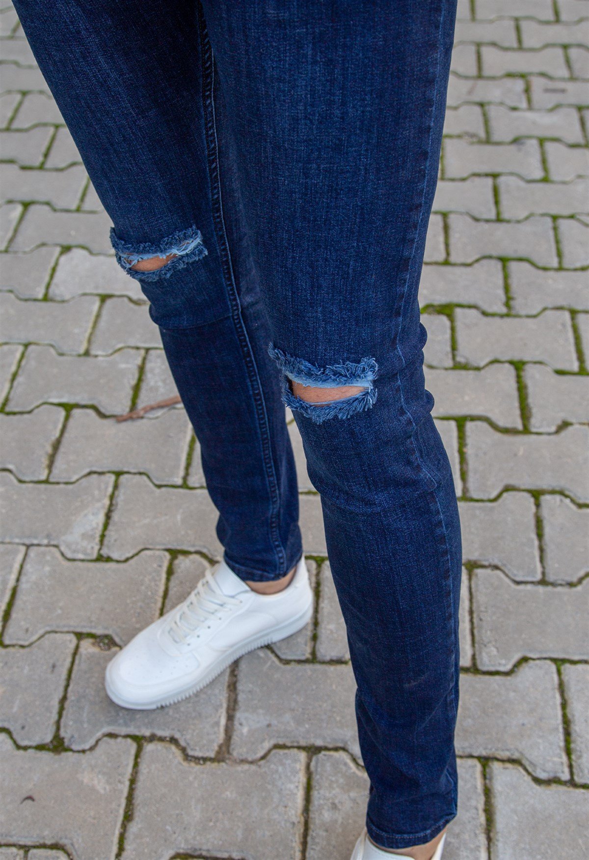 ERKEK LİKRALI DİZİ YIRTIKLI LACİ JEAN DİZİ YIRTIKLI LACİ