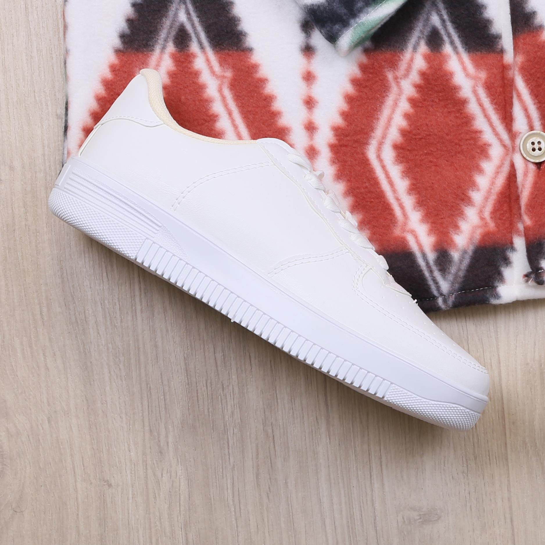 Etnik Desenli Polar Gömlek Body Pantolon Ayakkabı Kombin