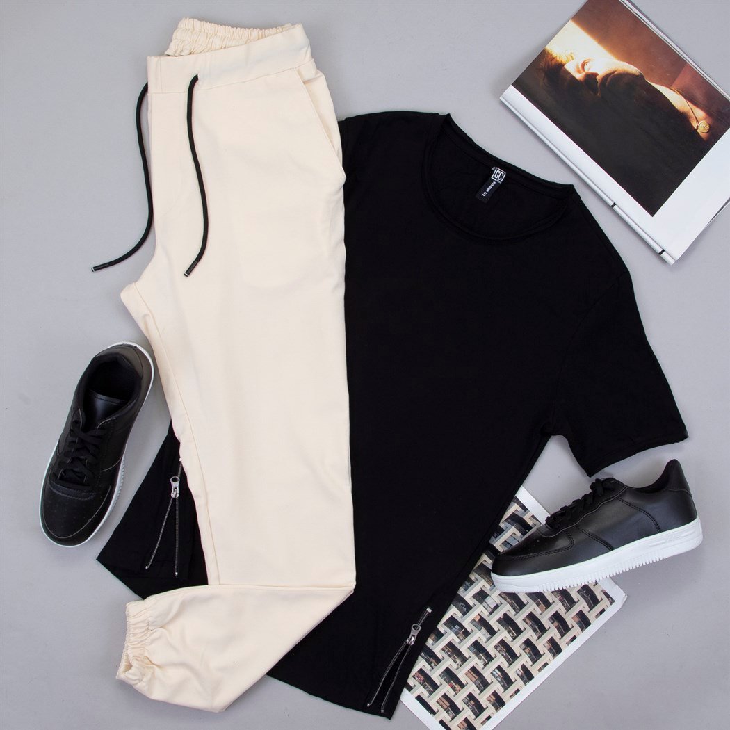 Fermuar Detaylı Siyah Tişört Jogger Ayakkabı Kombin