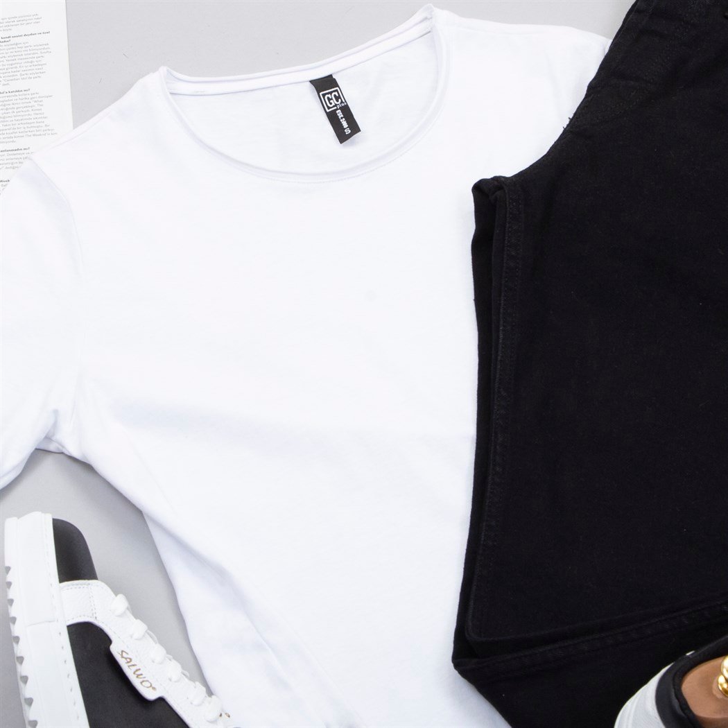 Fermuar Detaylı Tişört Pantolon Ayakkabı Kombin