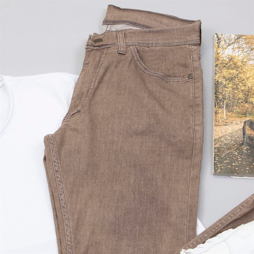 Fermuar Detaylı Tişört Pantolon Ayakkabı Kombin