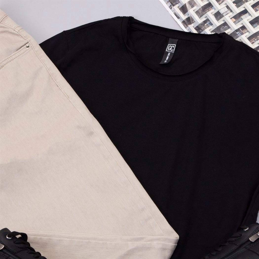 Fermuar Detaylı Tişört Pantolon Ayakkabı Kombin