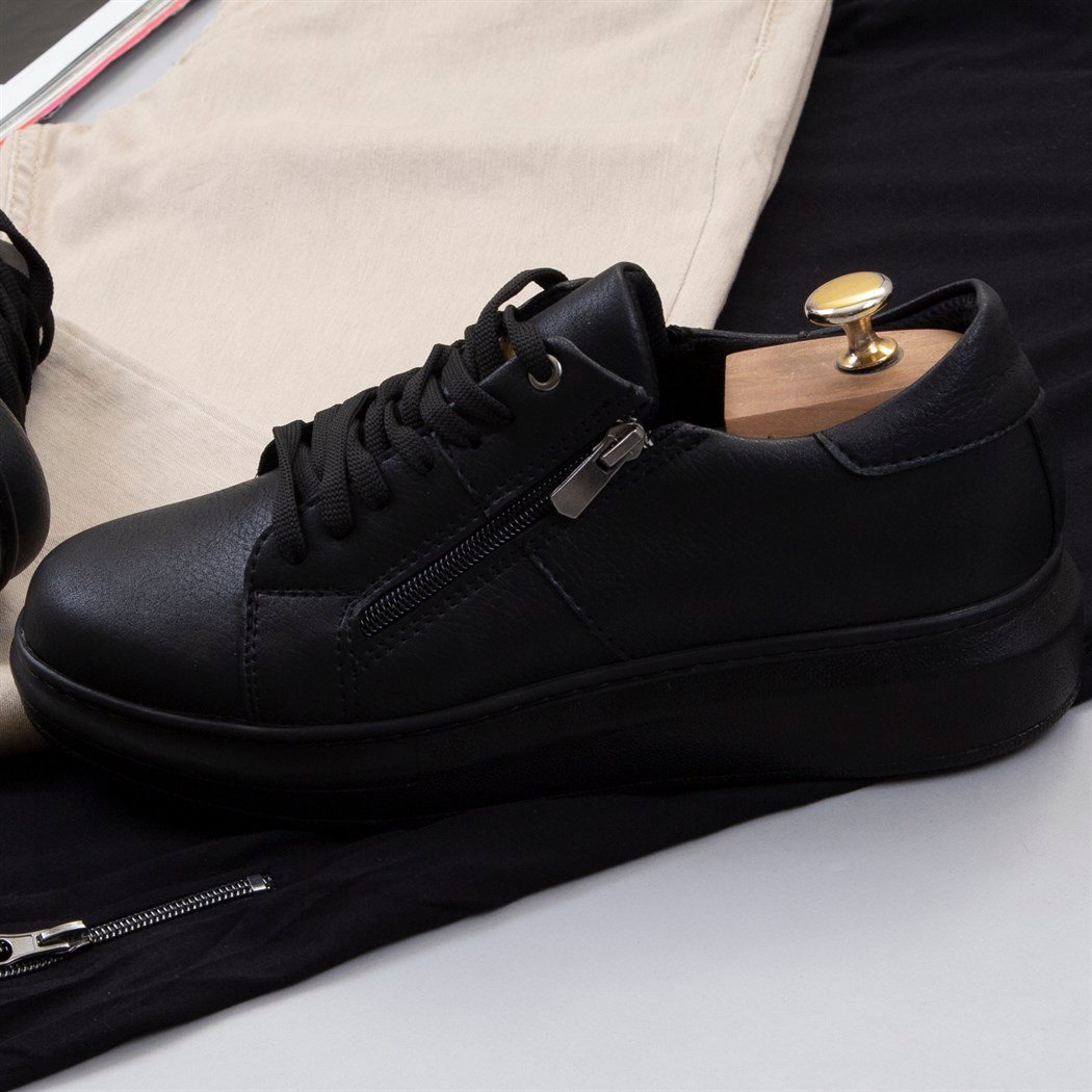 Fermuar Detaylı Tişört Pantolon Ayakkabı Kombin