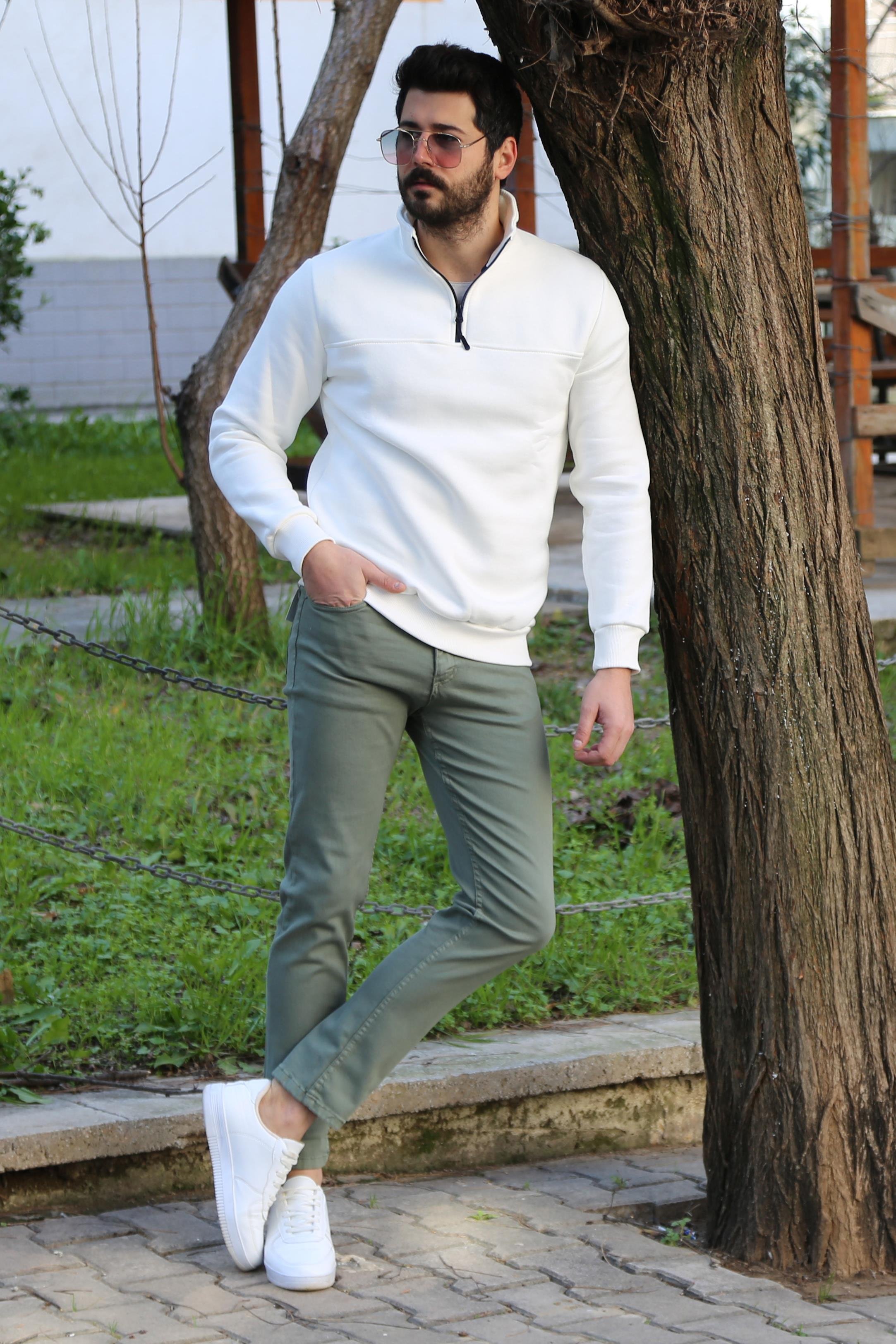 Fermuarlı Beyaz Sweat Kombini