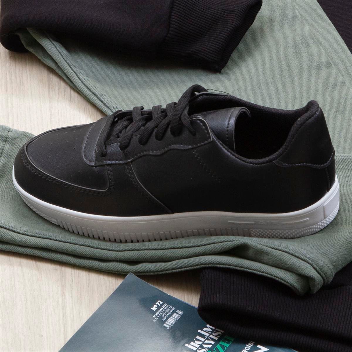 Fermuarlı Siyah Sweat Pantolon Ayakkabı Kombin