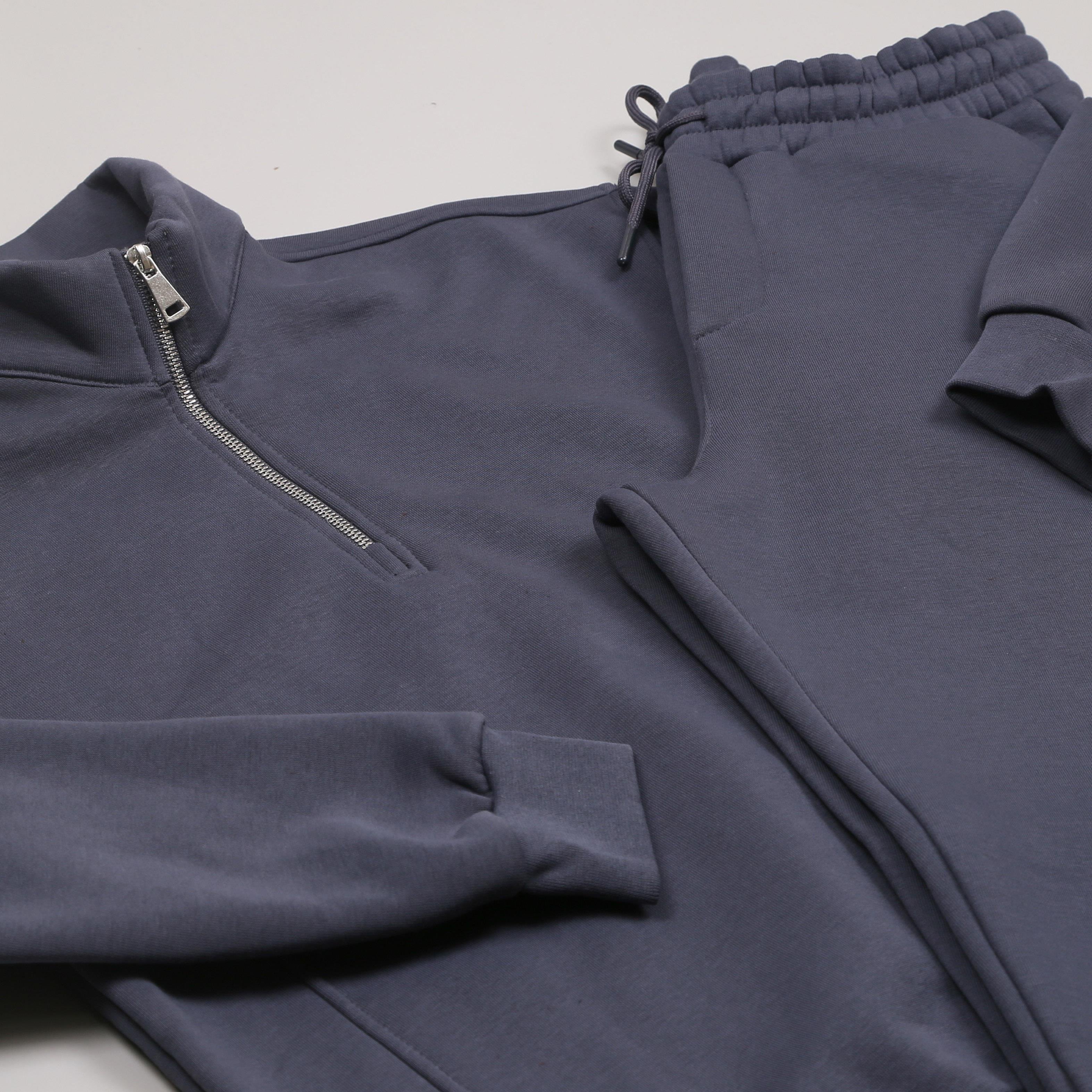 Füme Dik Yaka Fermuarlı Sweatshirt Eşofman Altı Ayakkabı Kombini