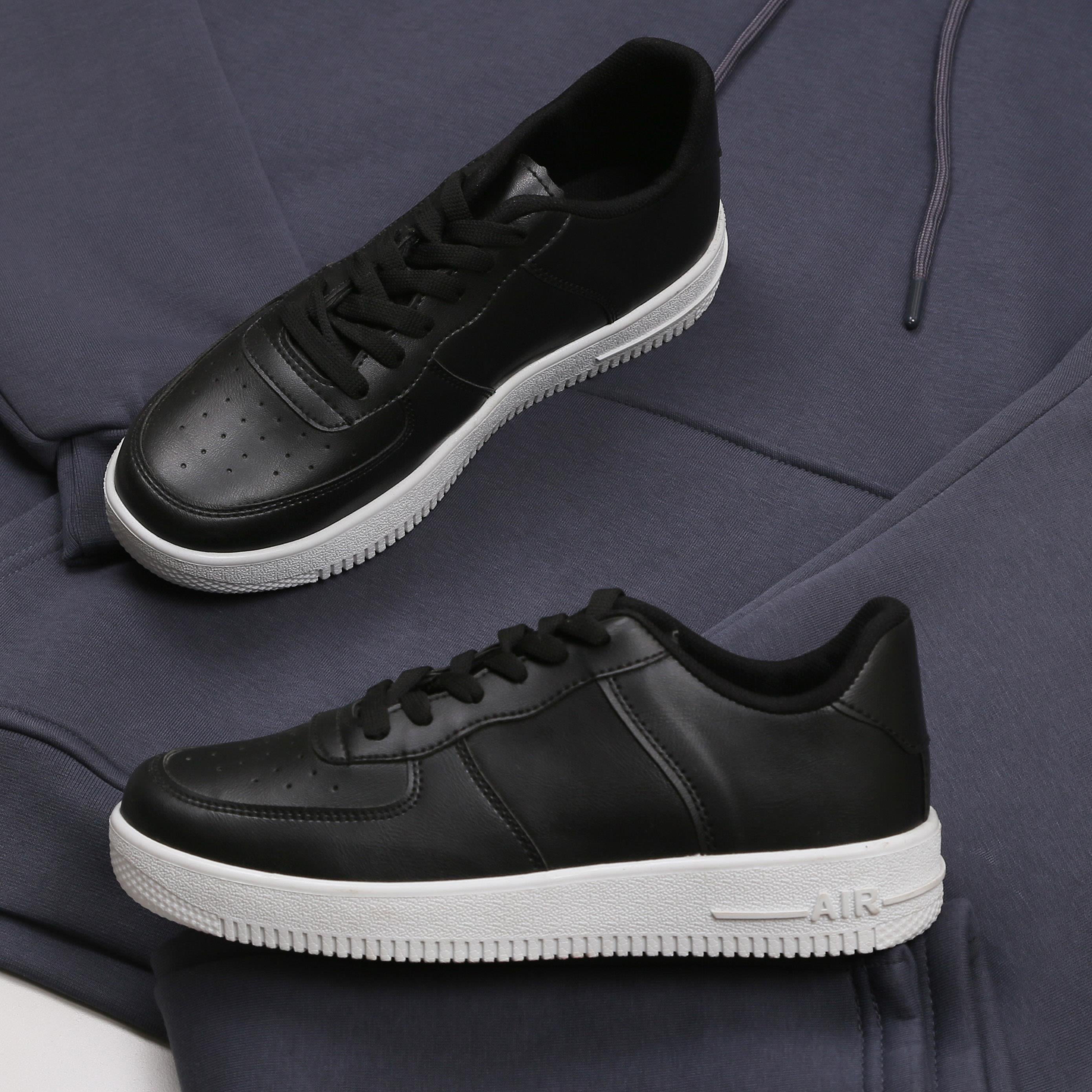 Füme Kapşonlu Sweatshirt Eşofman Altı Ayakkabı Kombini