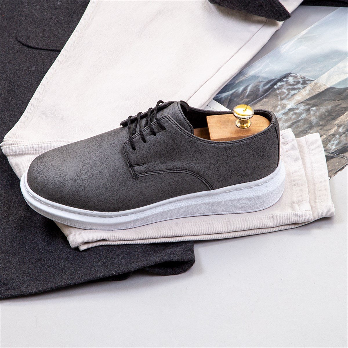 Füme Kaşe Gömlek Boğazlı Kazak Pantolon Bot Kombin