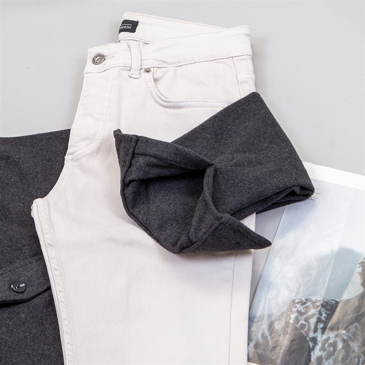 Füme Kaşe Gömlek Boğazlı Kazak Pantolon Bot Kombin