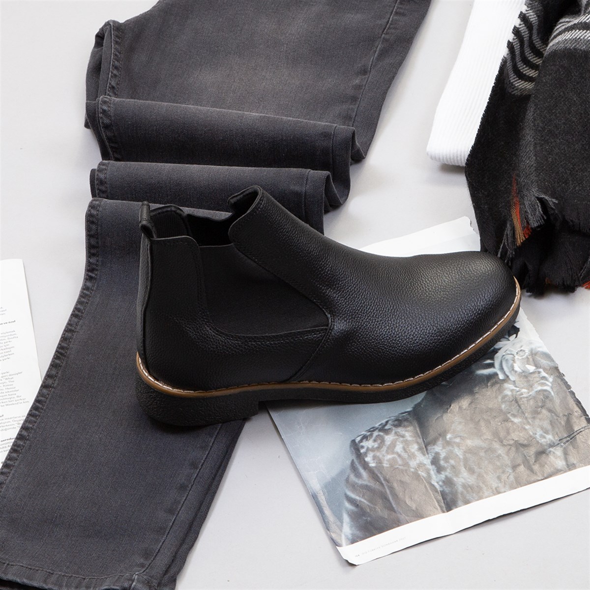 Füme Kaşe Kaban Boğazlı Kazak Pantolon Atkı Bot Kombin