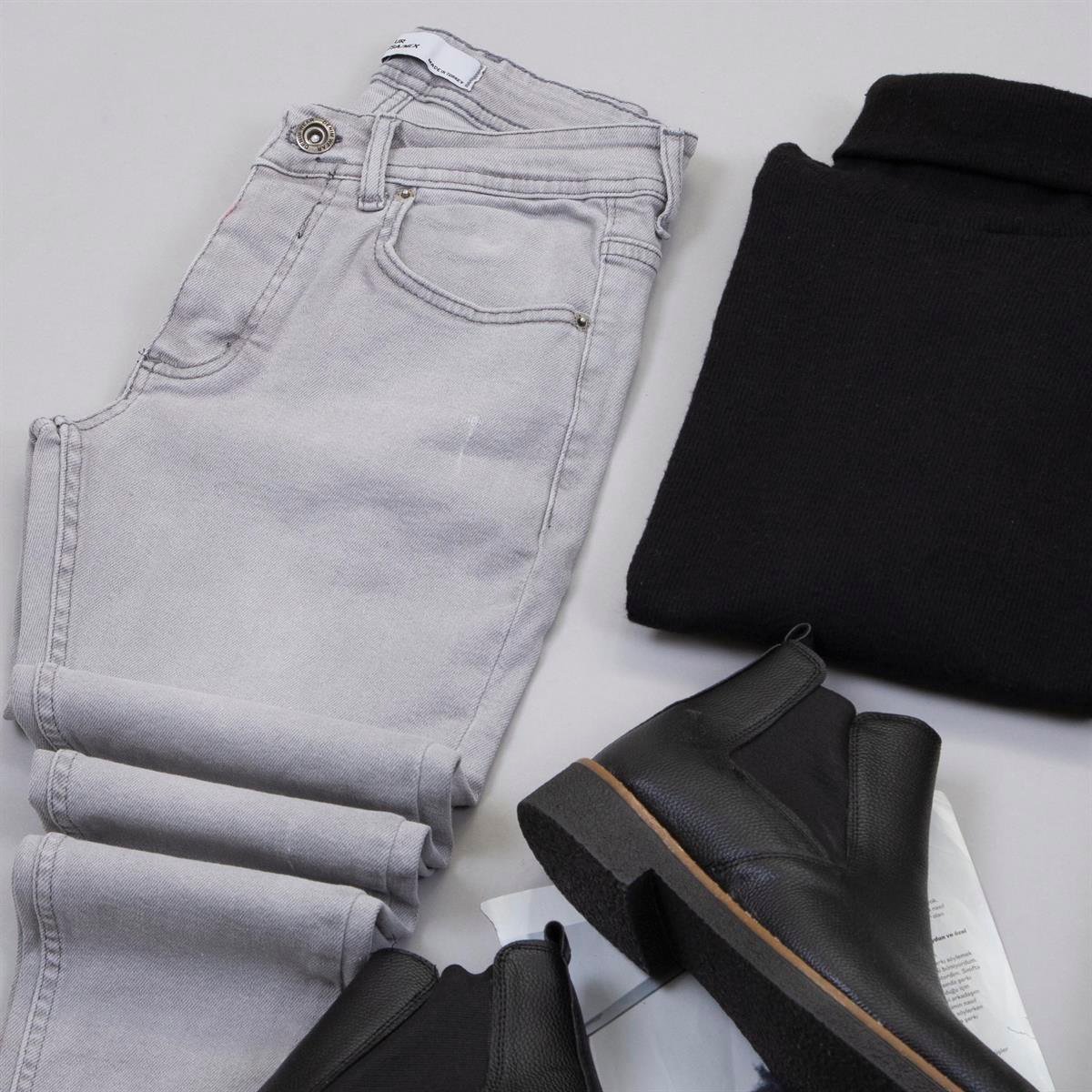 Füme Kürklü Kot Ceket Boğazlı Kazak Pantolon Bot Kombin