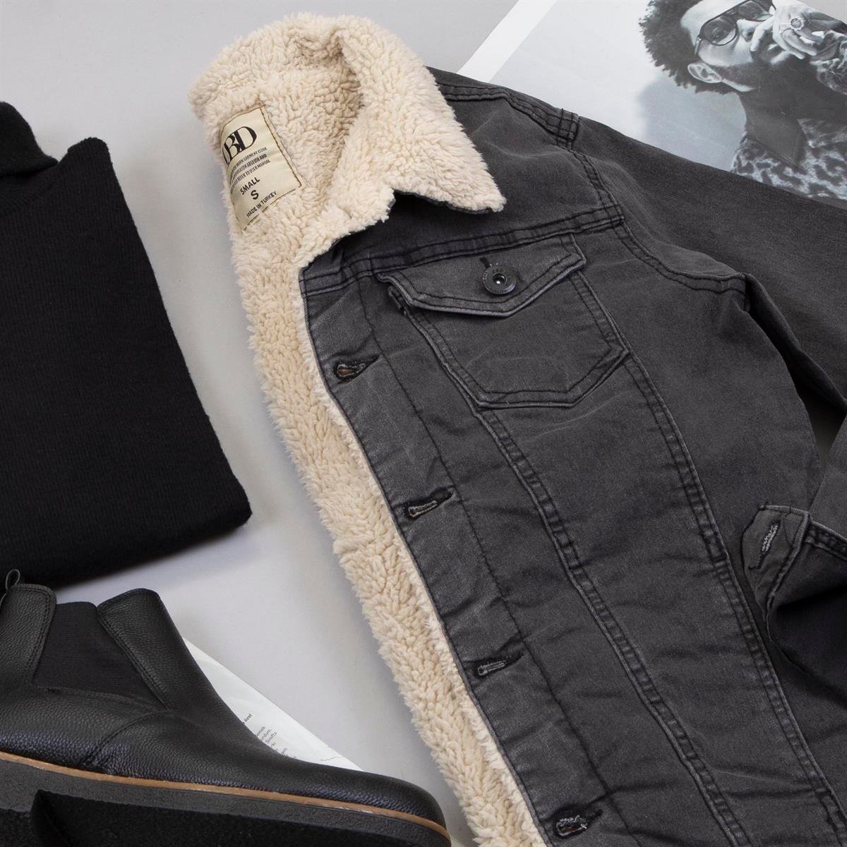 Füme Kürklü Kot Ceket Boğazlı Kazak Pantolon Bot Kombin