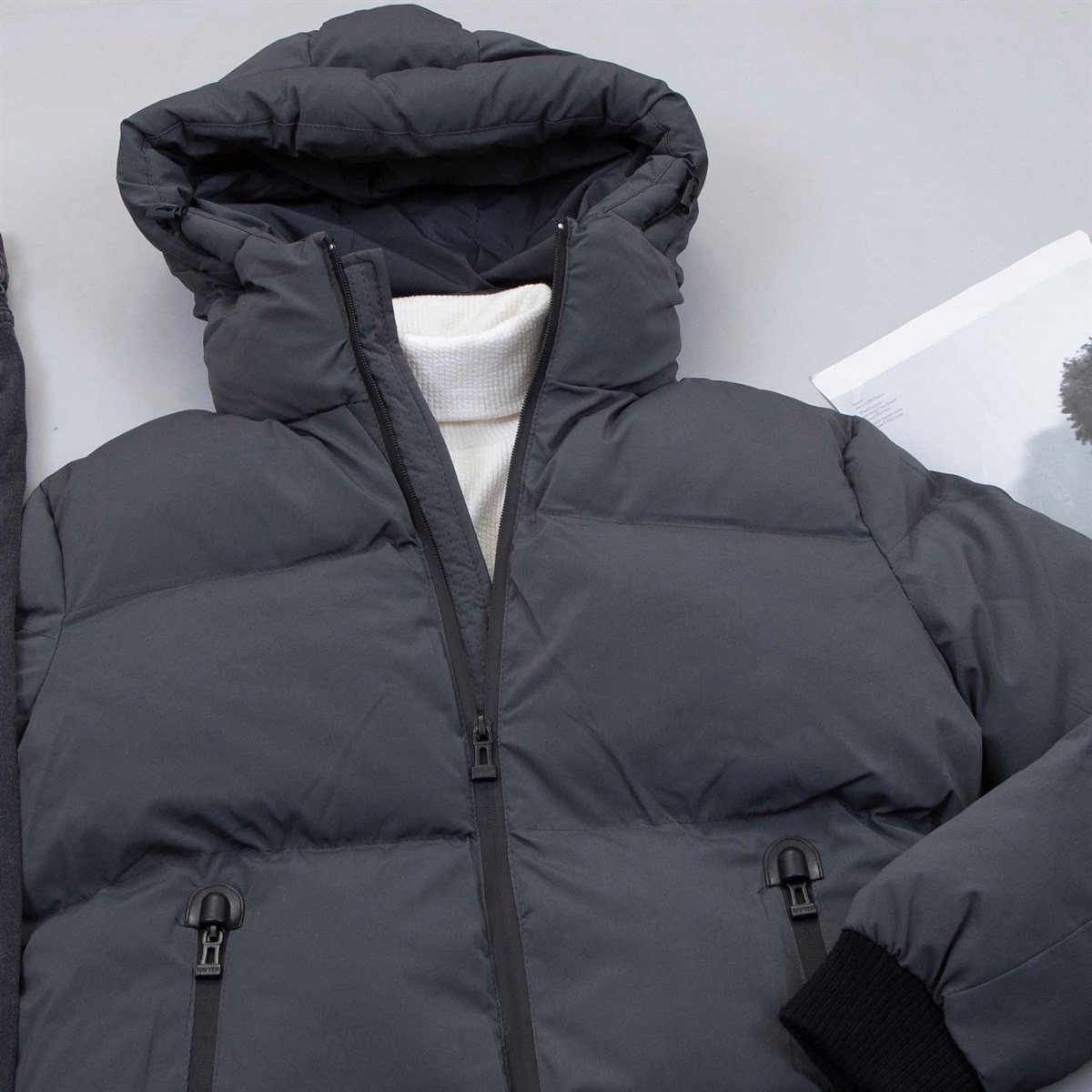 Füme Şişme Mont Kazak Pantolon Bot Kombin