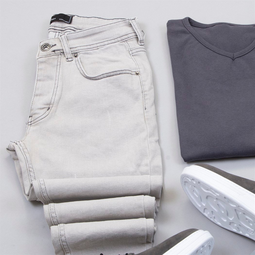 Gri Beyaz Ekose Oduncu Gömlek Body Pantolon Ayakkabı Kombin