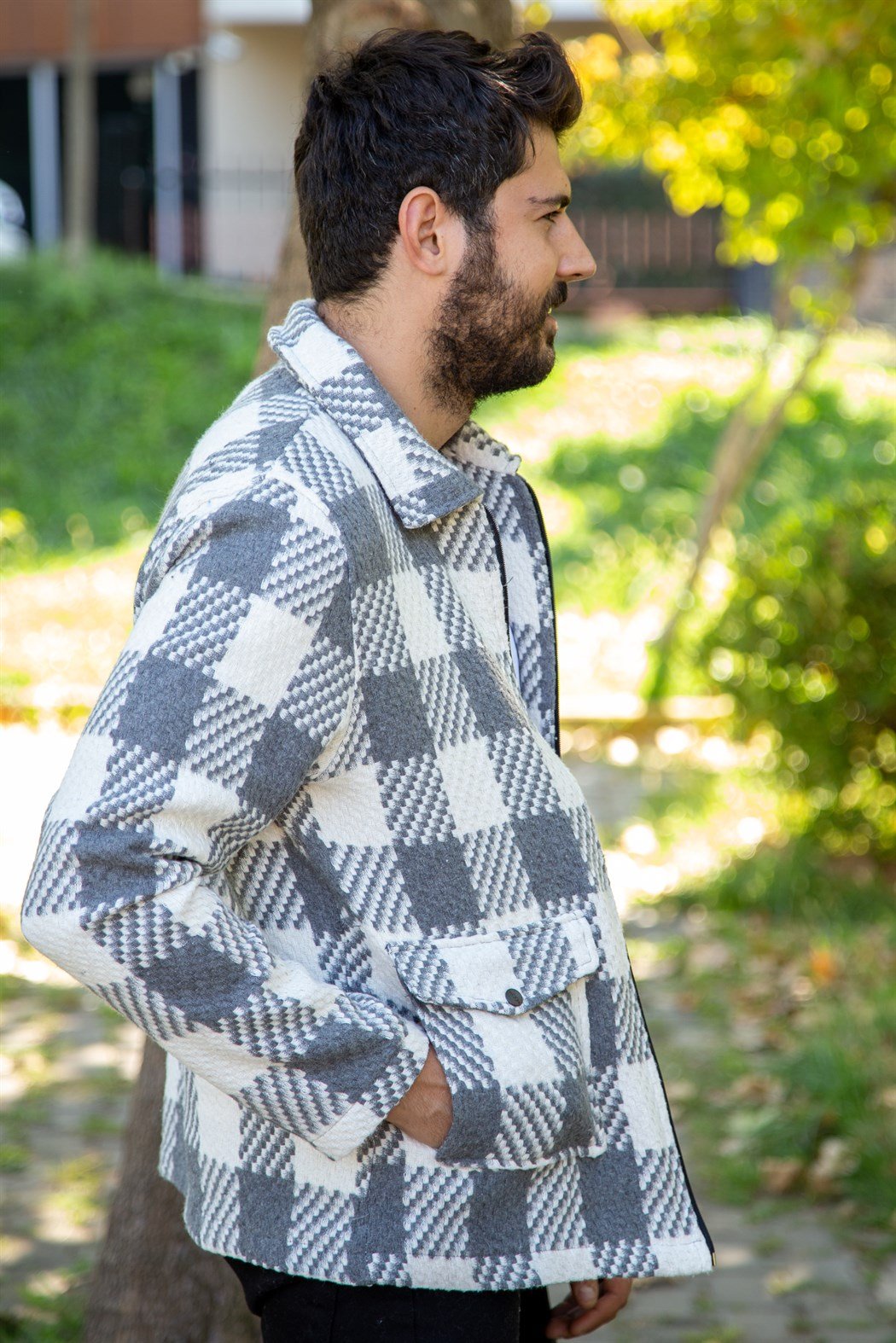 Gri beyaz ekoseli fermuarlı kaşe mont