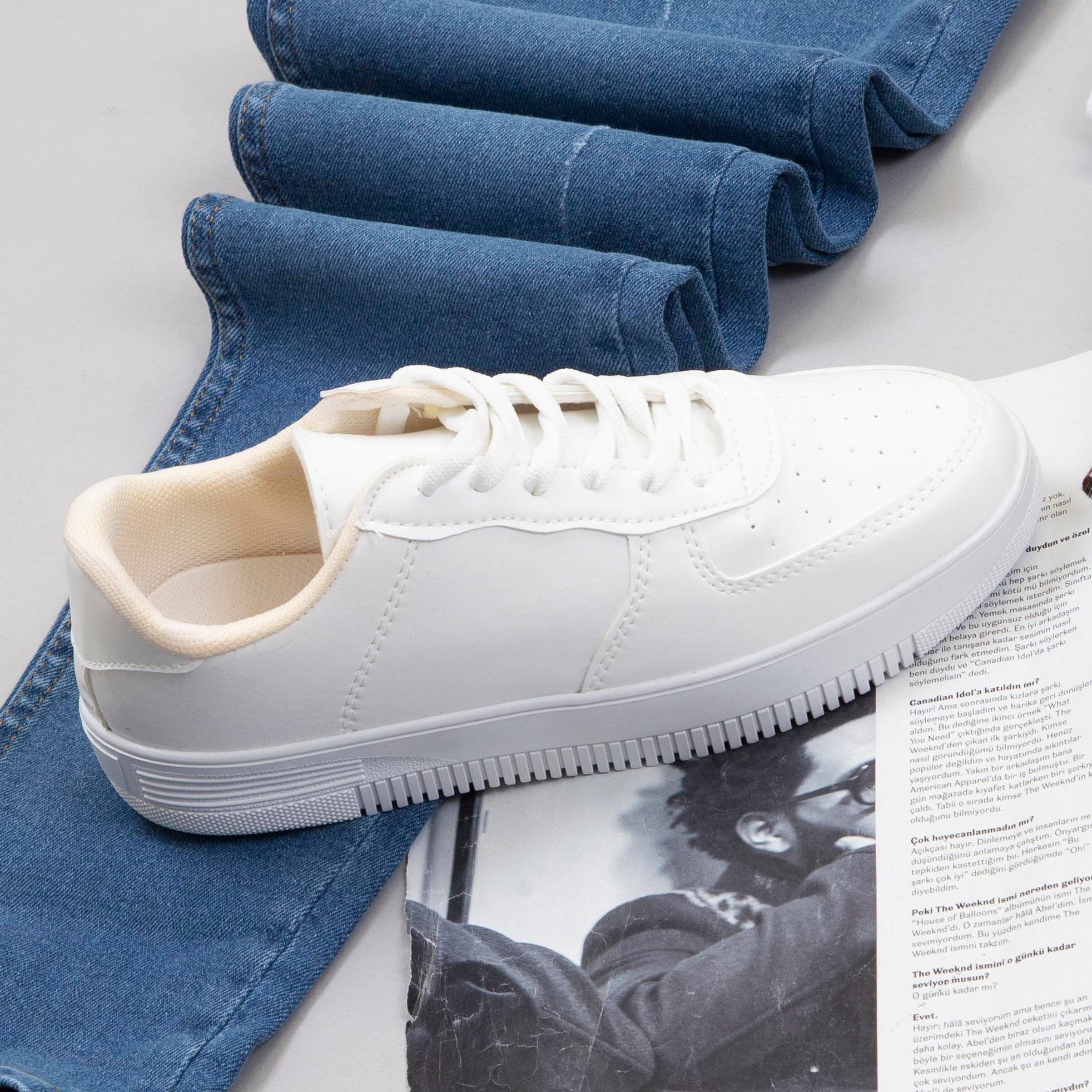 Gri Blazer Ceket Boğazlı Body Pantolon Atkı Ayakkabı Kombin