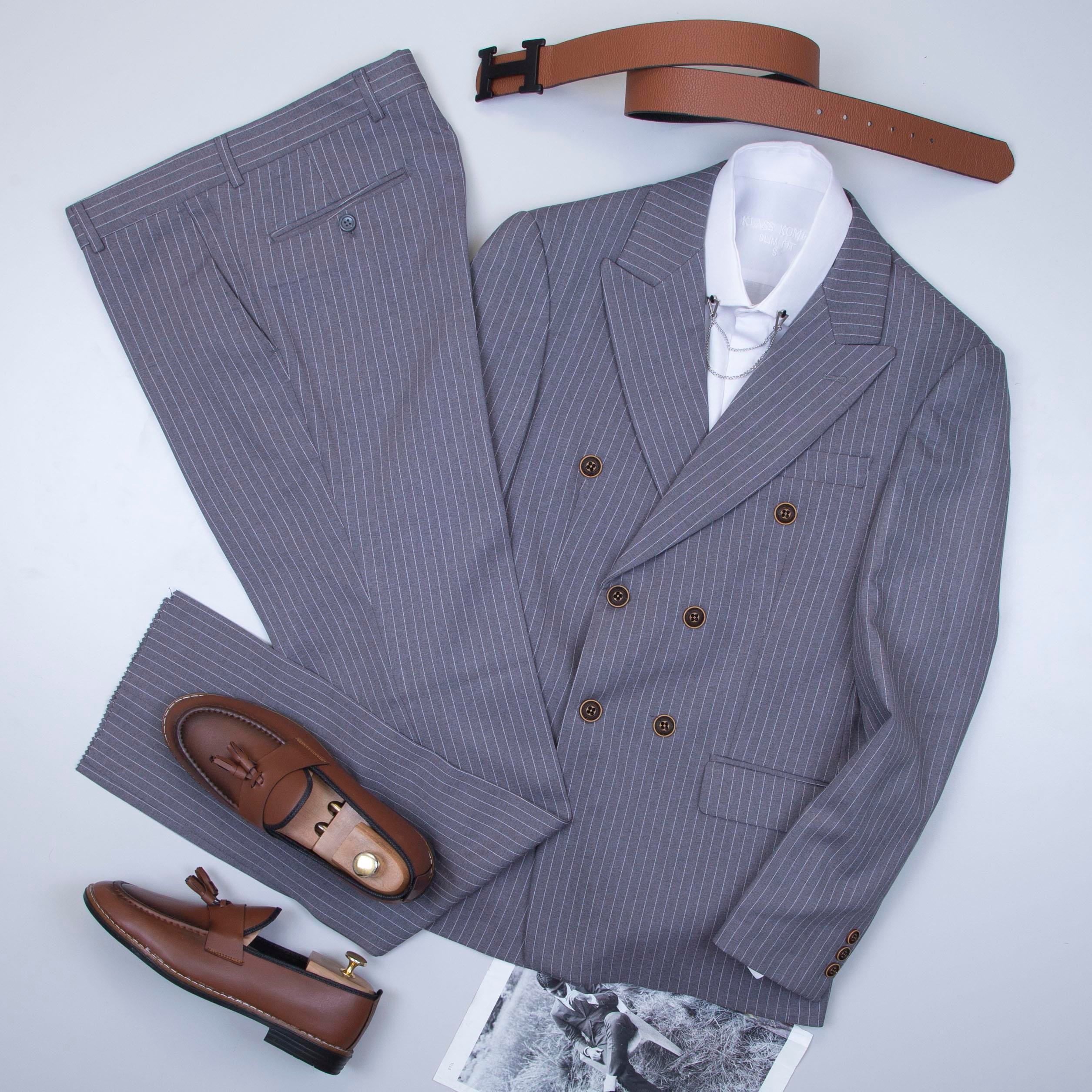 Gri Çizgili Kruvaze Takım Elbise Kombini