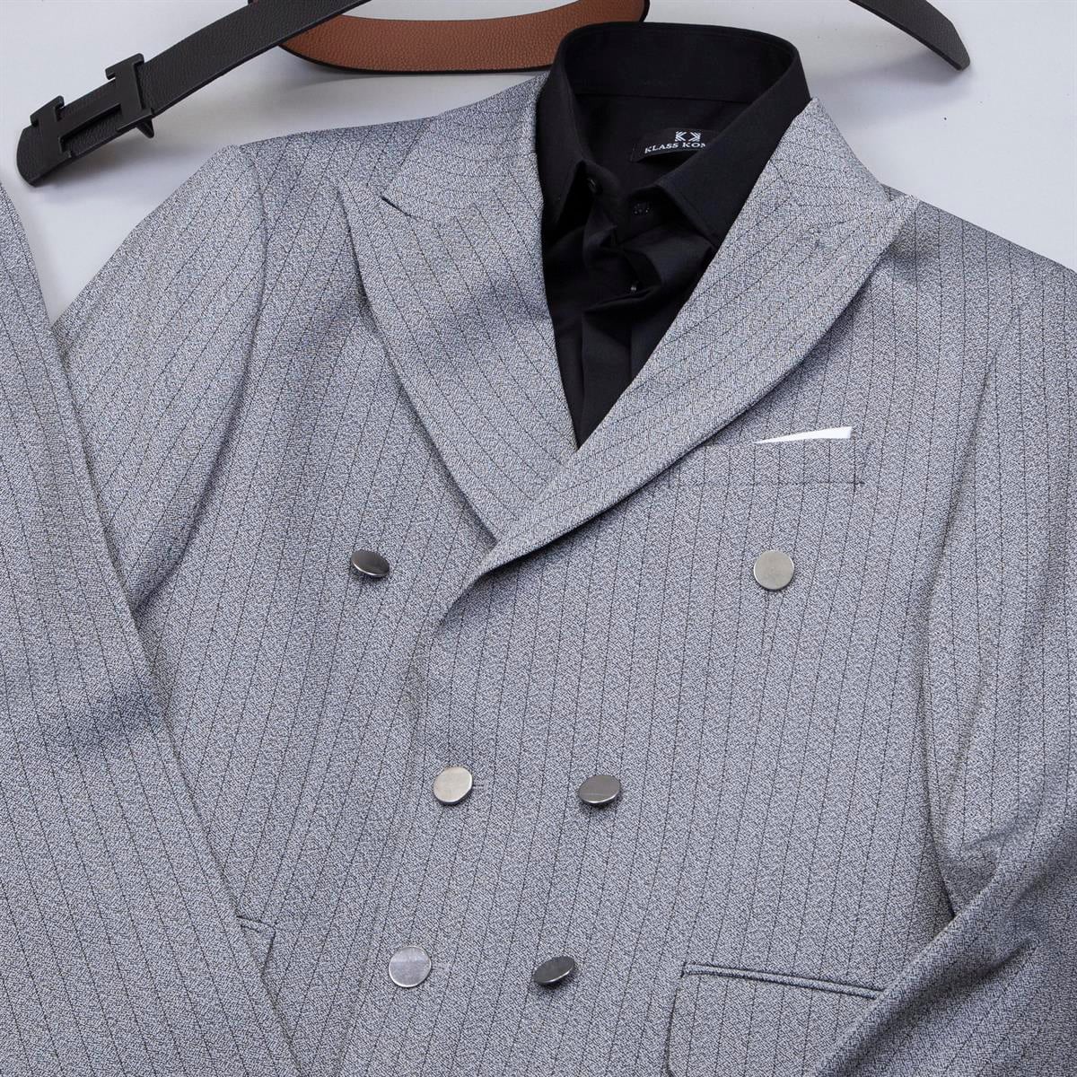 Gri Çizgili Kruvaze Takım Elbise Kombini