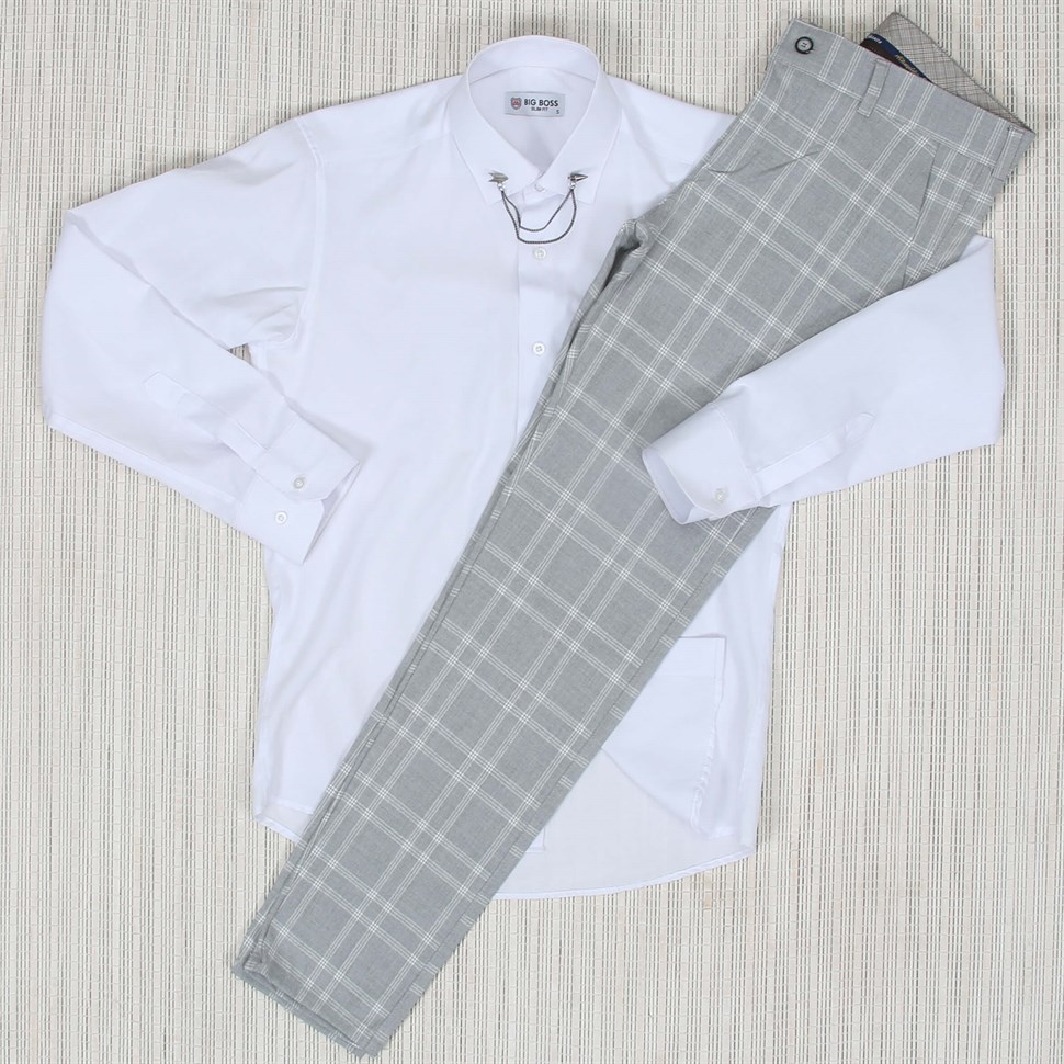 Gri Çizgili Pantolon Beyaz Gömlek Yaka Zinciri Kombin