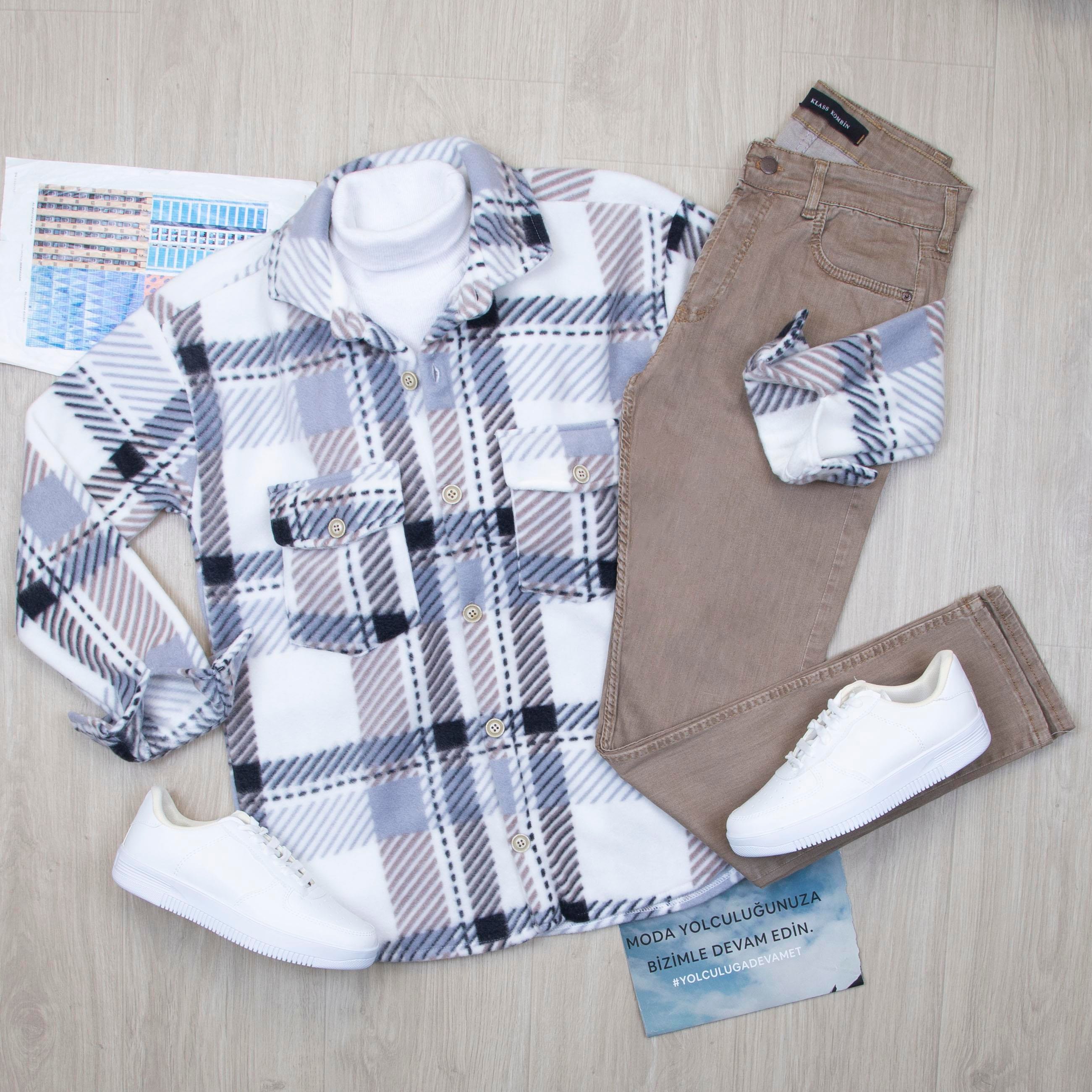 Gri Çizgili Polar Gömlek Body Pantolon Bot Kombin