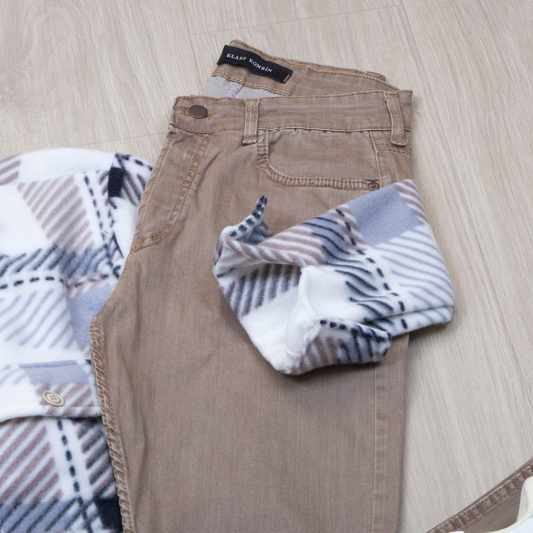 Gri Çizgili Polar Gömlek Body Pantolon Bot Kombin