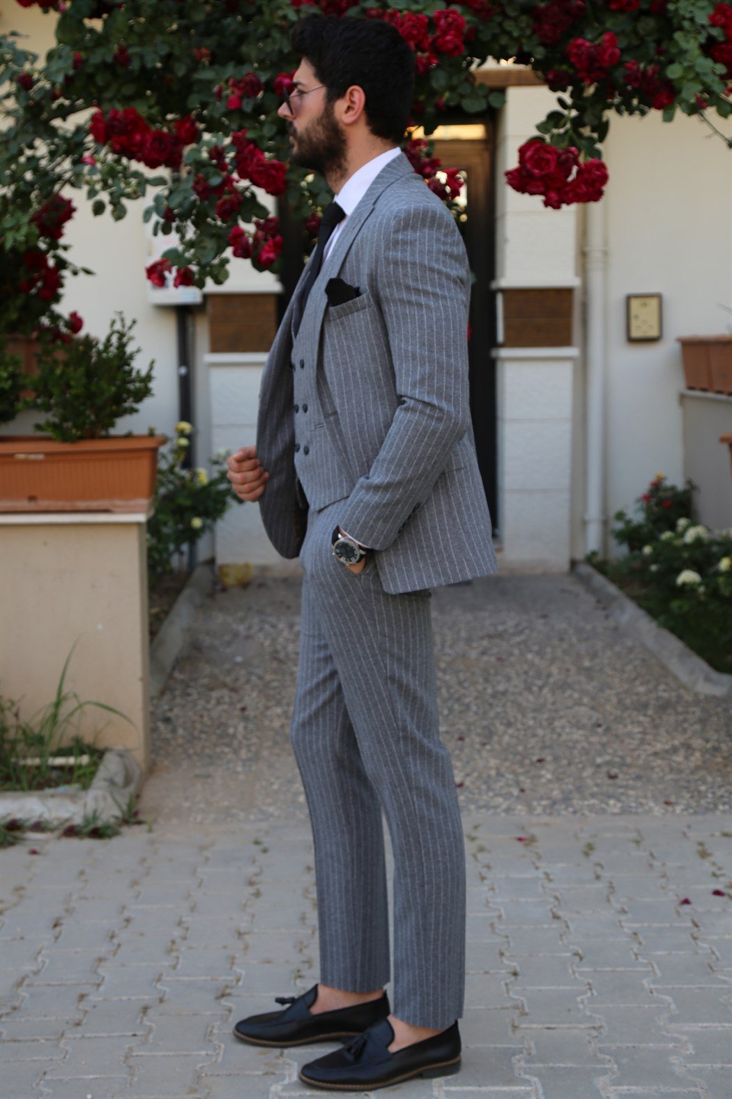 Gri Çizgili Takım Elbise