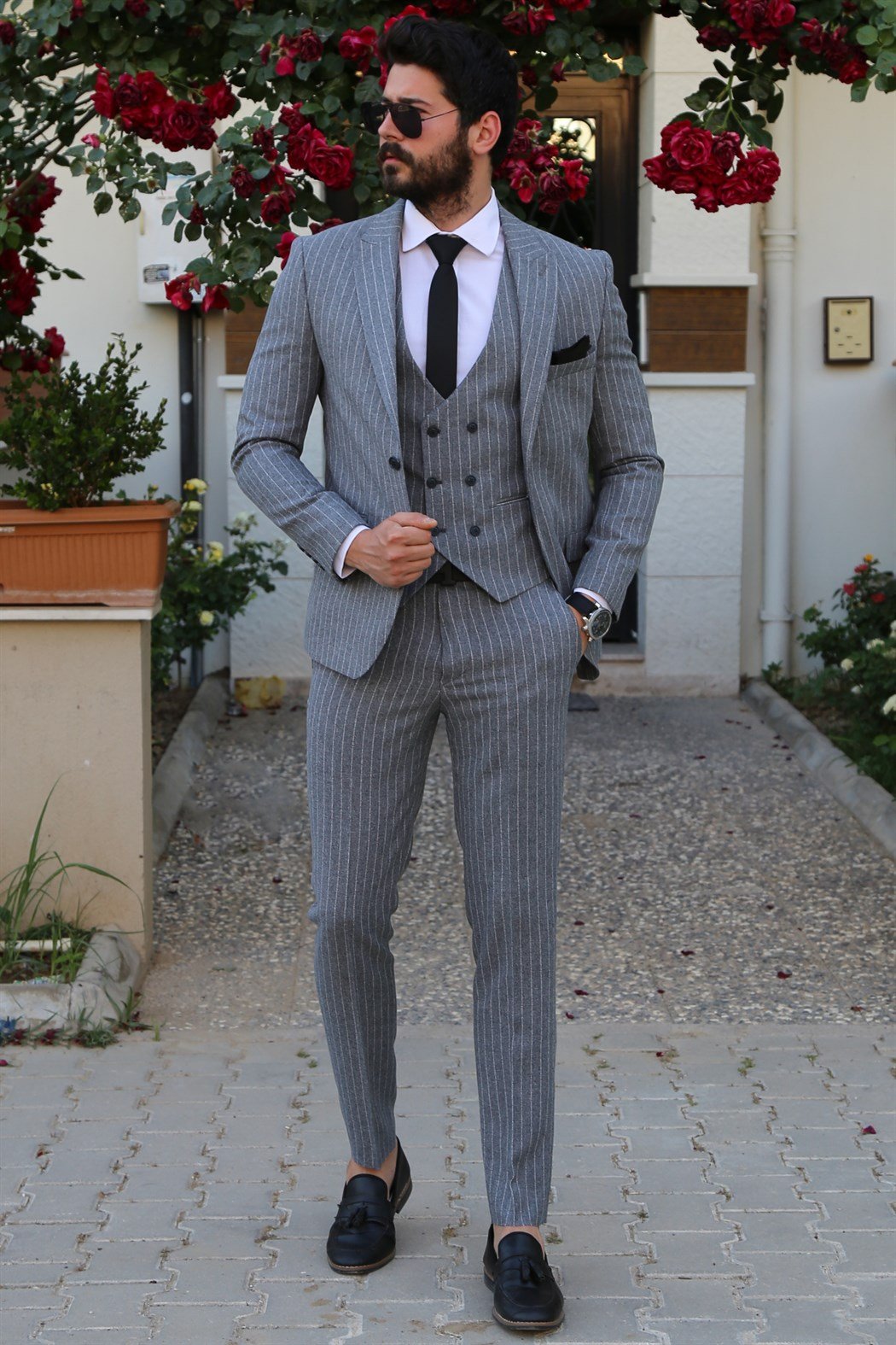 Gri Çizgili Takım Elbise