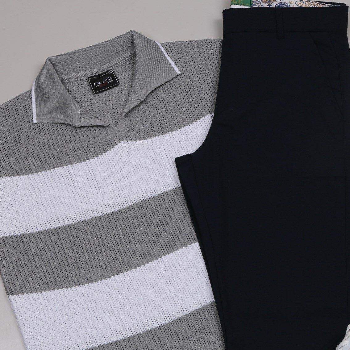 gri çizgili Triko Polo Yaka Tişört lacivert kumaş  pantolon  ayakkabı Kombin