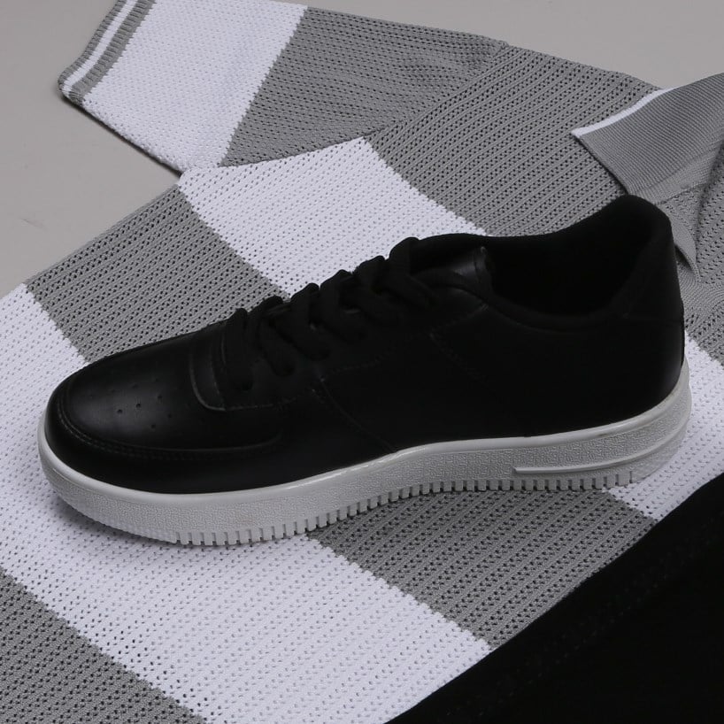 gri çizgili Triko Polo Yaka Tişört  siyah pantolon  ayakkabı Kombin