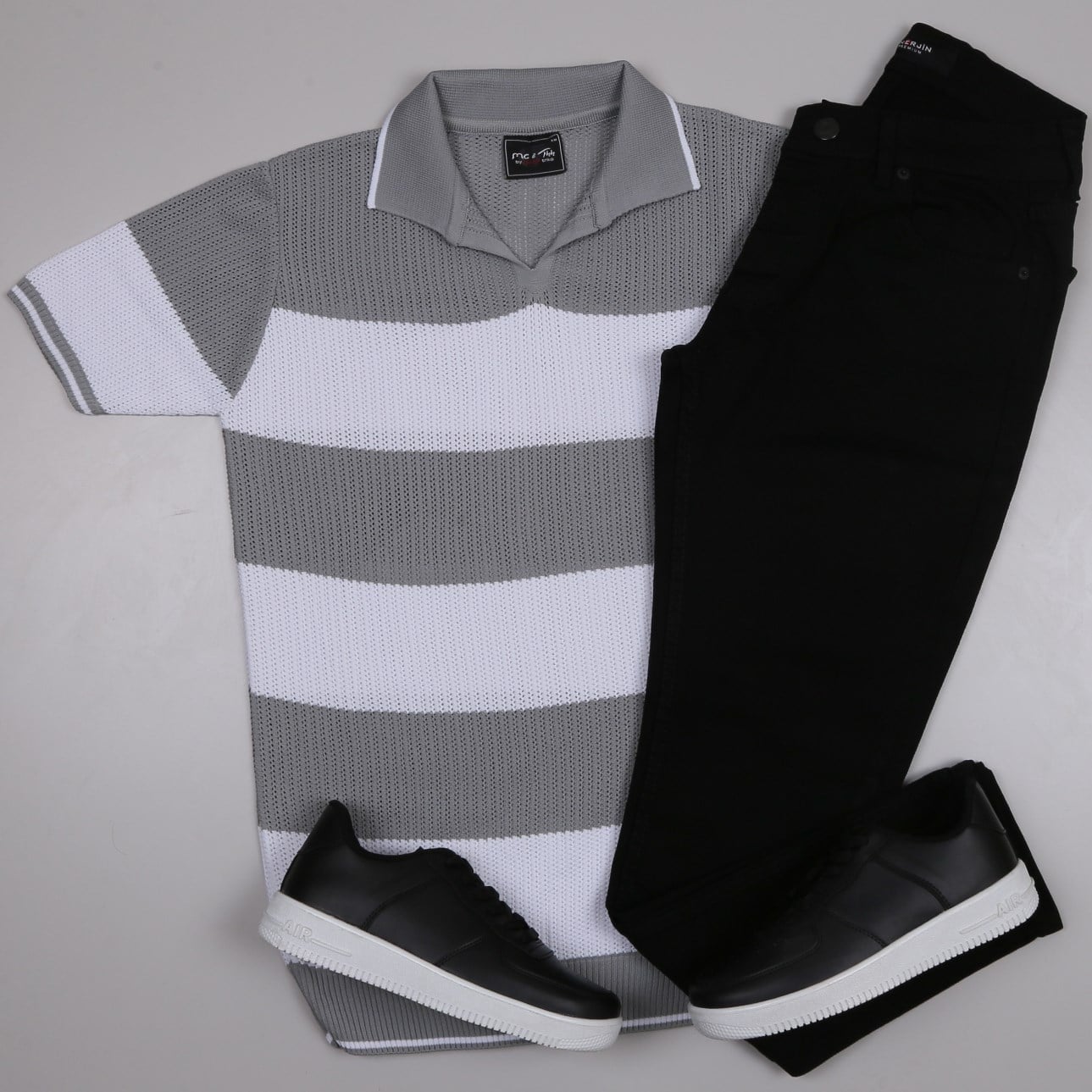 gri çizgili Triko Polo Yaka Tişört  siyah pantolon  ayakkabı Kombin
