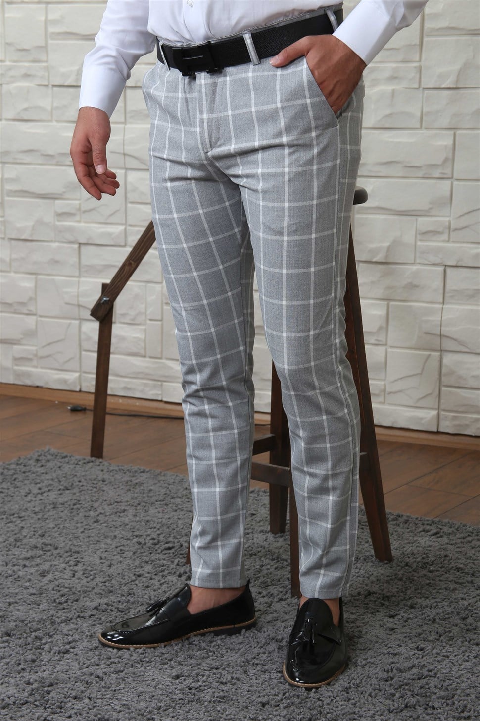 Gri Desenli Kumaş Pantolon Gömlek Ayakkabı Kombini