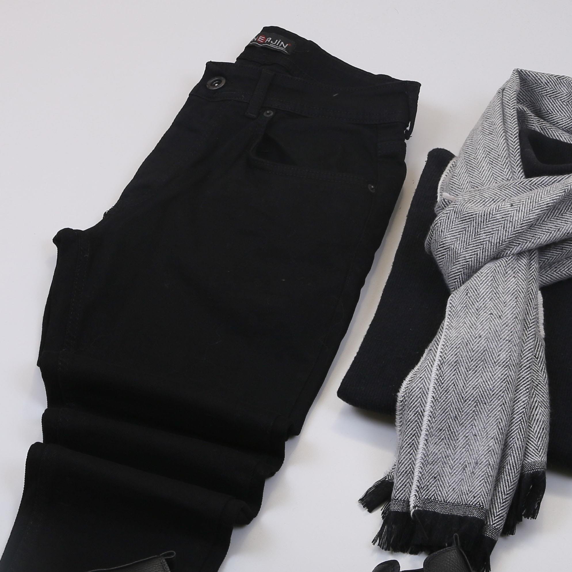 Gri Dik Yaka Ceket Boğazlı Body Pantolon Atkı Bot Kombin