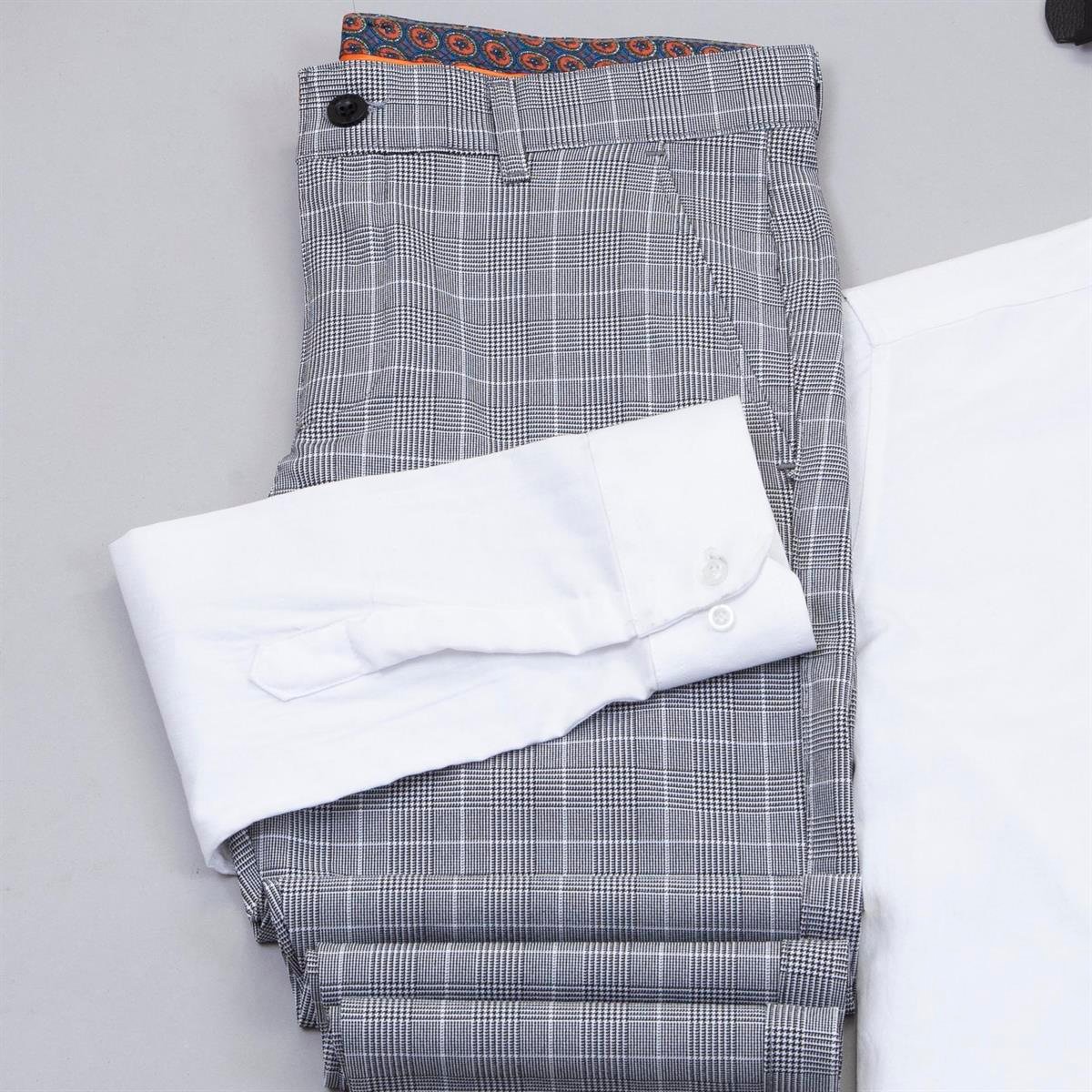 Gri Ekose Pantolon Beyaz Gömlek Ayakkabı Kombin