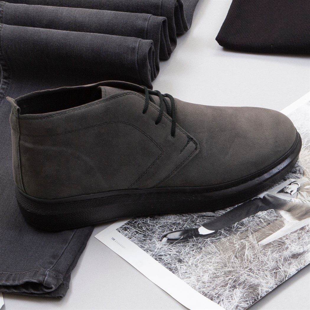 Gri Kaşe Ceket Boğazlı Kazak Pantolon Bot Kombin