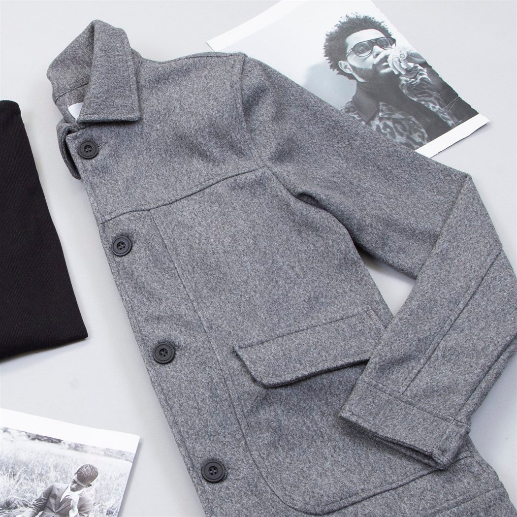 Gri Kaşe Ceket Boğazlı Kazak Pantolon Bot Kombin