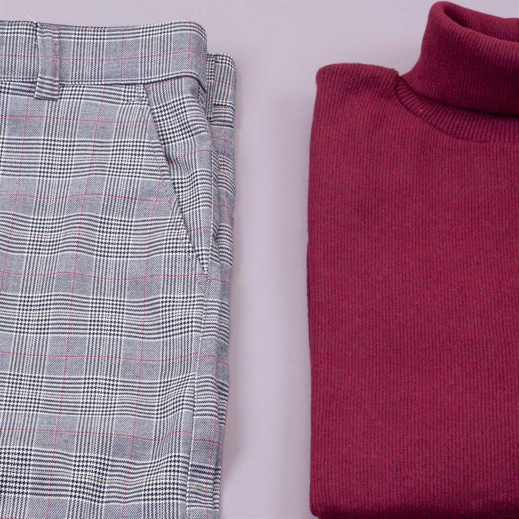 Gri Kaşe Ceket Pantolon Boğazlı Kazak Bot Kombin