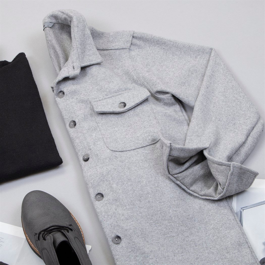 Gri Kaşe Gömlek Boğazlı Kazak Pantolon Bot Kombin