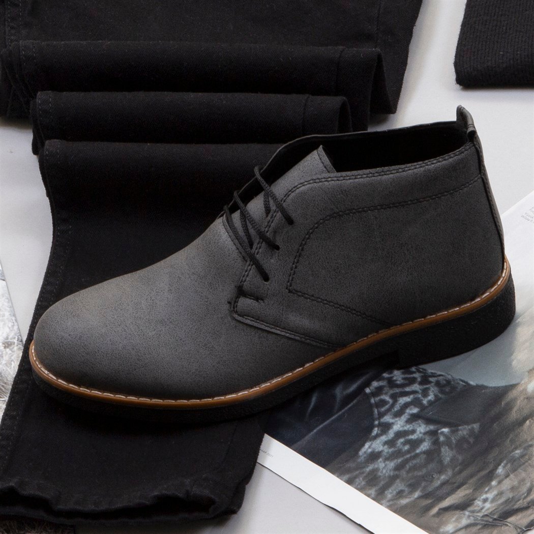 Gri Kaşe Gömlek Boğazlı Kazak Pantolon Bot Kombin