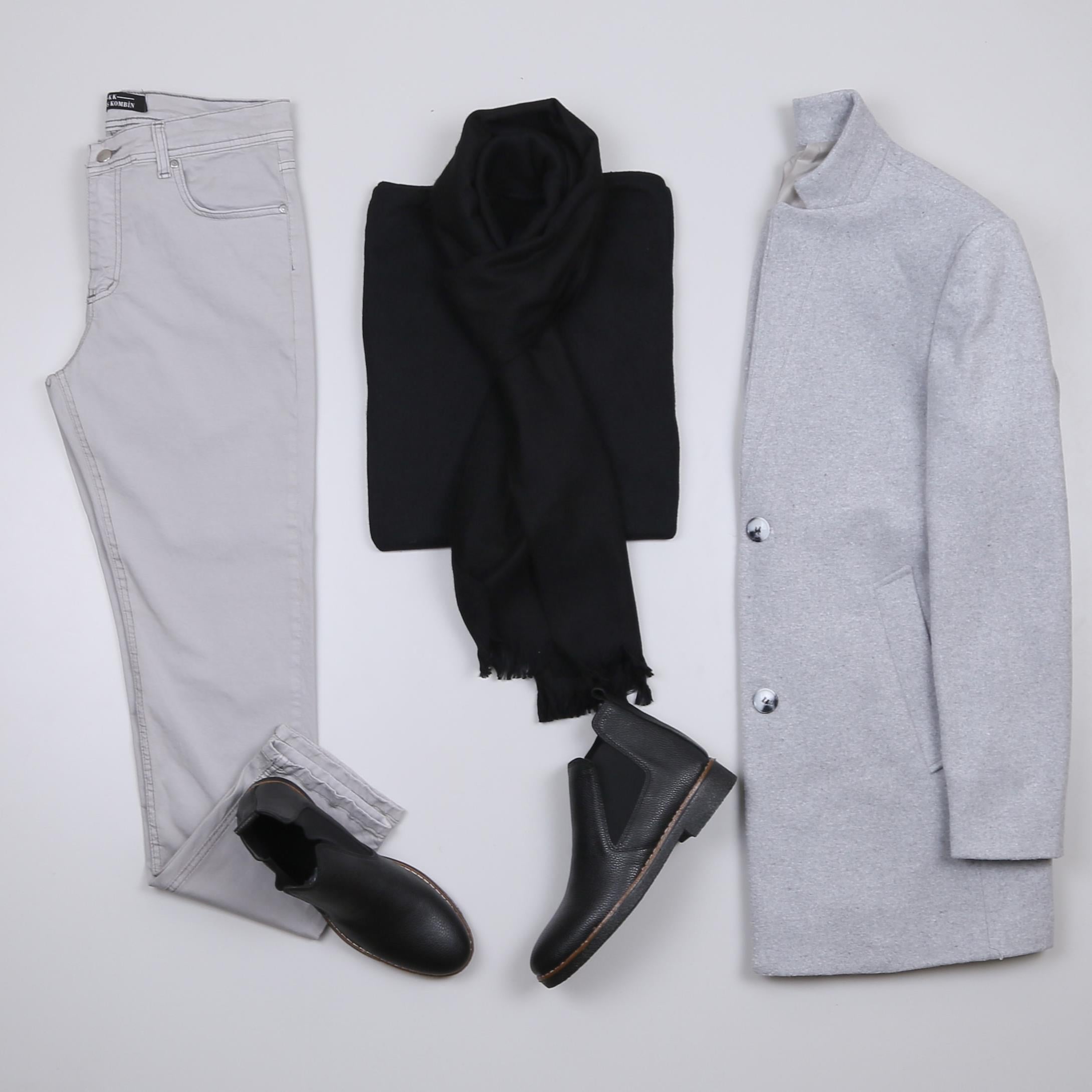 Gri Kaşe Kaban Boğazlı Body Kot Pantolon Bot Kombini