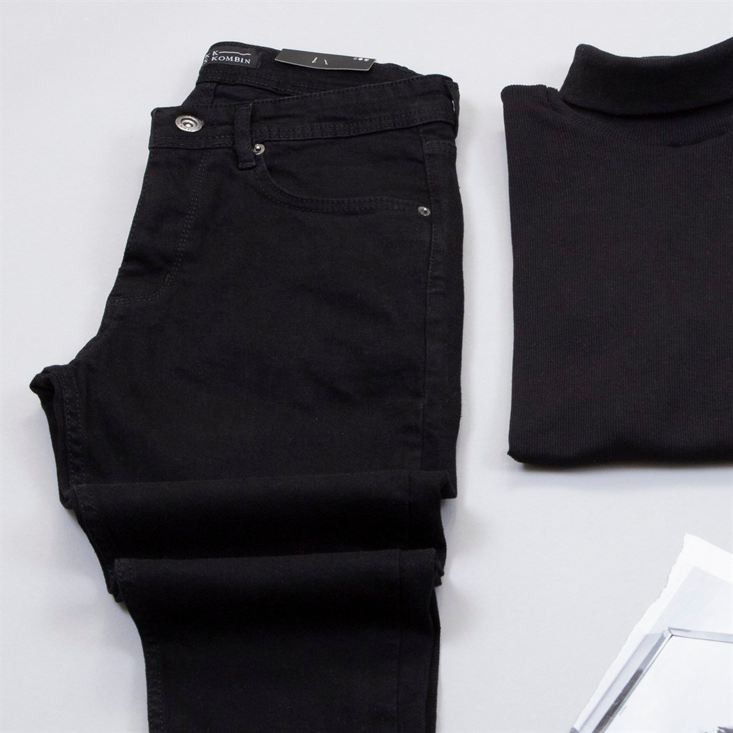 Gri Kaşe Kaban Boğazlı Kazak Pantolon Bot Kombin