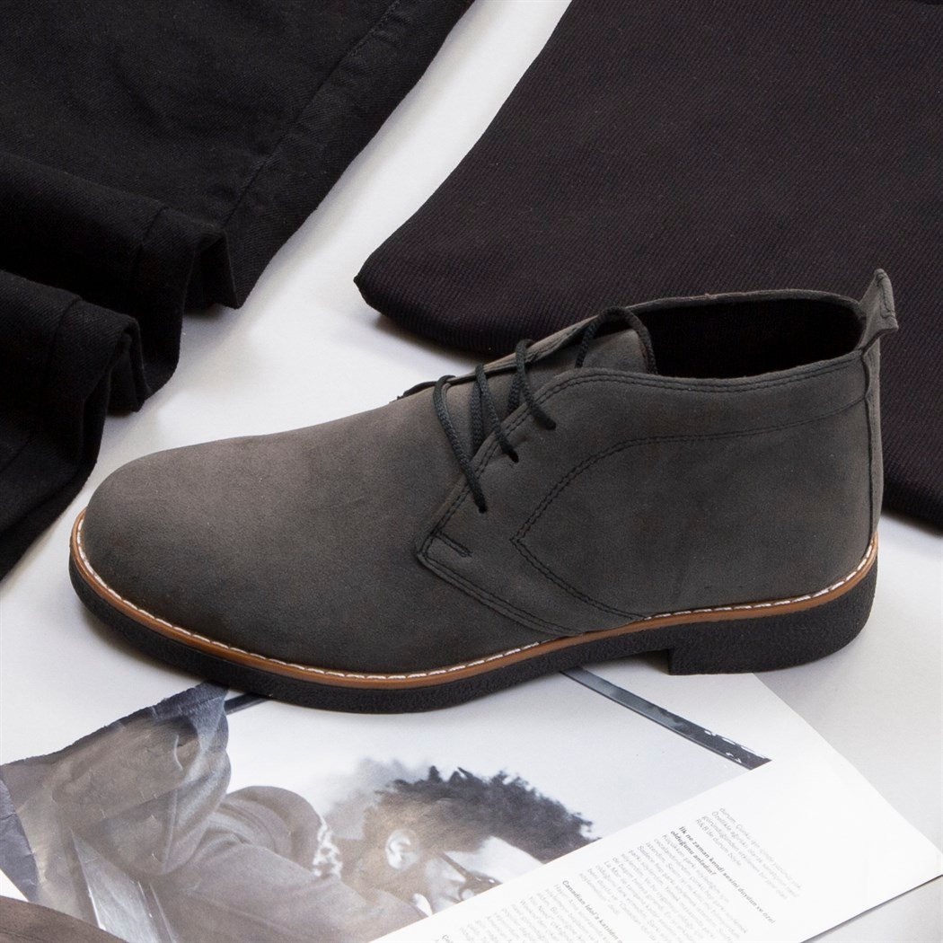 Gri Kaşe Kaban Boğazlı Kazak Pantolon Bot Kombin