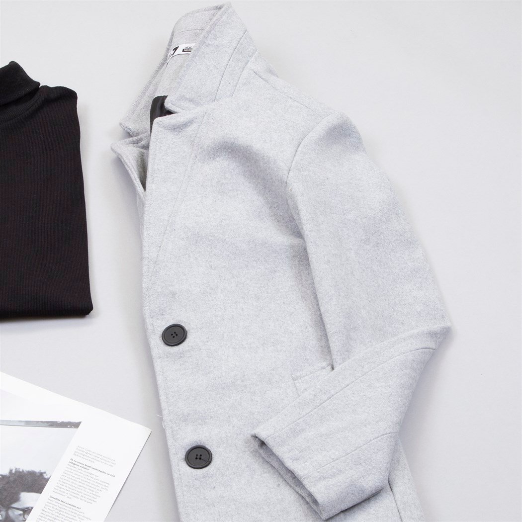 Gri Kaşe Kaban Boğazlı Kazak Pantolon Bot Kombin